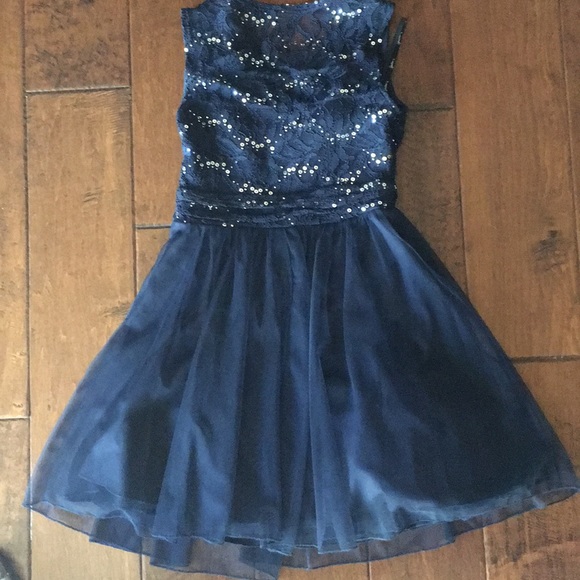 Macy’s formal dress. - Picture 3 of 5